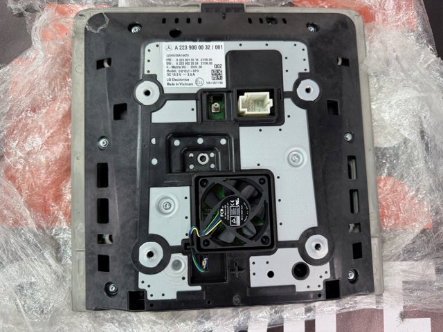 Дисплей бортового комп'ютера A2239000032 MERCEDES