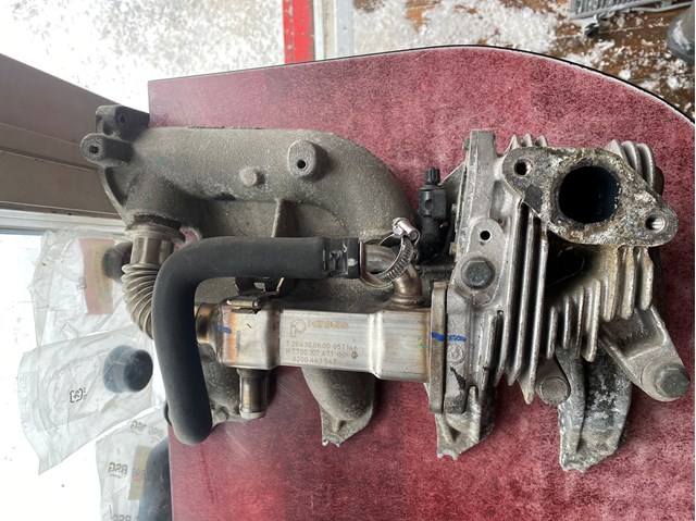 Колектор впускний 8200272607 RENAULT