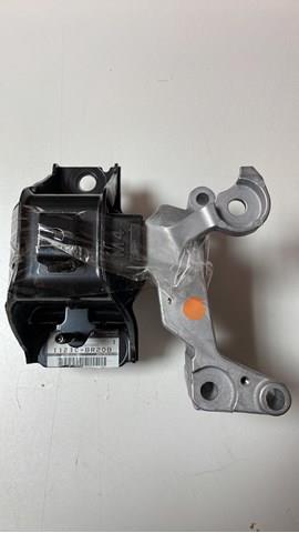 Права подушка двигуна 11210BR20B NISSAN