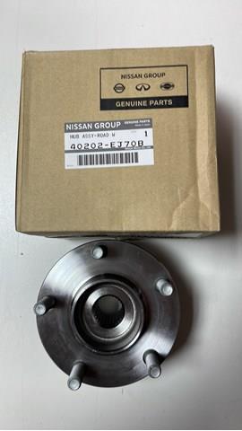 Маточина (передня) 40202EJ70B NISSAN