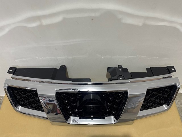 Облицювання радіатора 623103UB0B NISSAN
