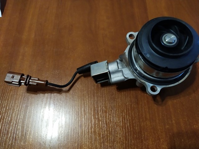Водяний насос 04L121011E VAG