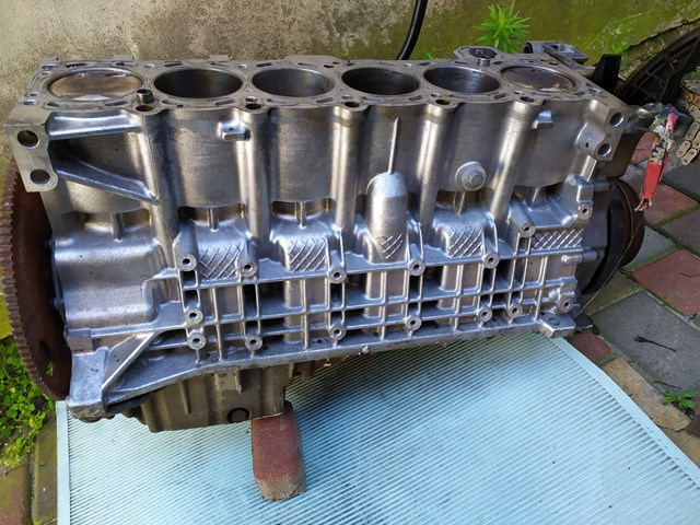 Блок двигуна 11117502916 BMW