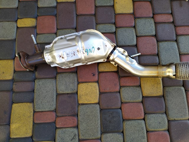 Штани глушника передні 200A06RR4A NISSAN
