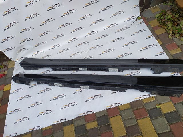 Накладка зовнішня (молдинг) порога, правий 51777256912 BMW