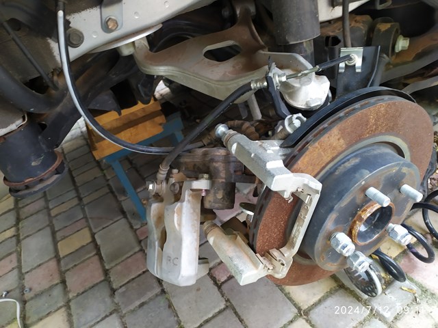 Балансир підвіски задній лівий 555026RR0A NISSAN