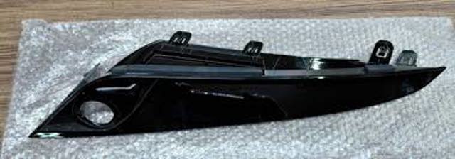 Решітка переднього бампера, права 622565MP1B NISSAN
