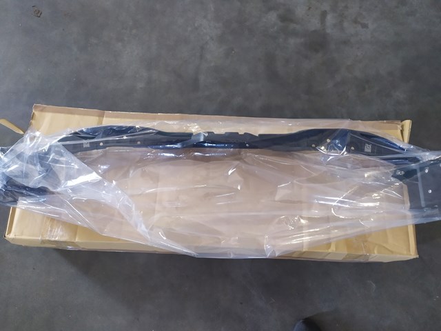 Кронштейн бампера переднього 6400J943 MITSUBISHI