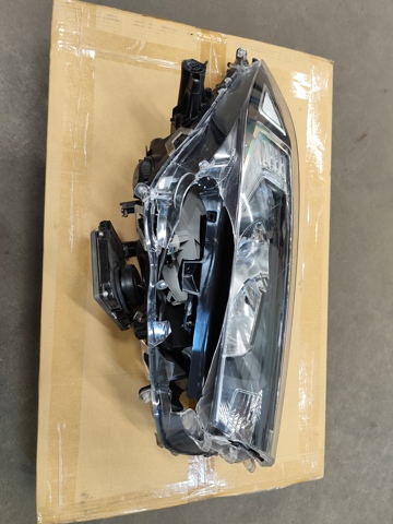 Фара передня права 8114542841 TOYOTA