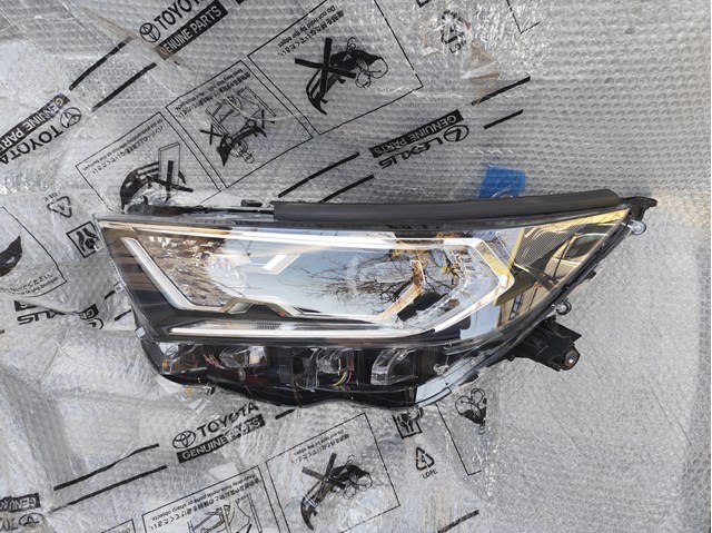 Фара дальнього світла в зборі 8118542A33 TOYOTA