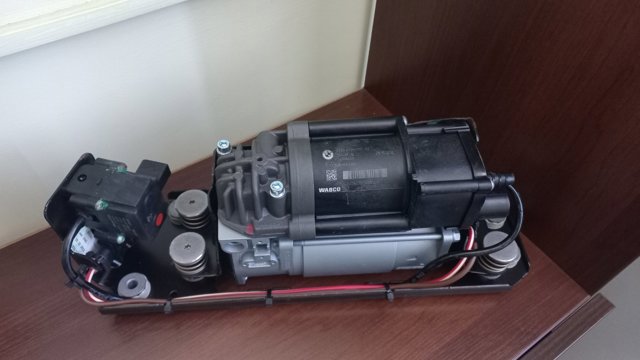 Компресор підкачки амортизаторів 37206789450 BMW