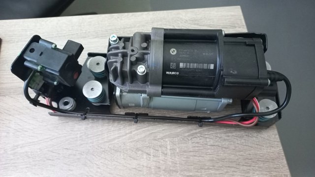 Компресор пневмопідкачкою (амортизаторів) 37206875176 BMW