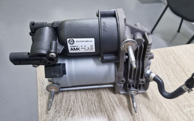 Компресор підкачки амортизаторів 37226775479 BMW