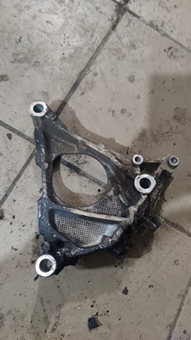 Кронштейн подушки (опори) двигуна, правої 112318H800 NISSAN