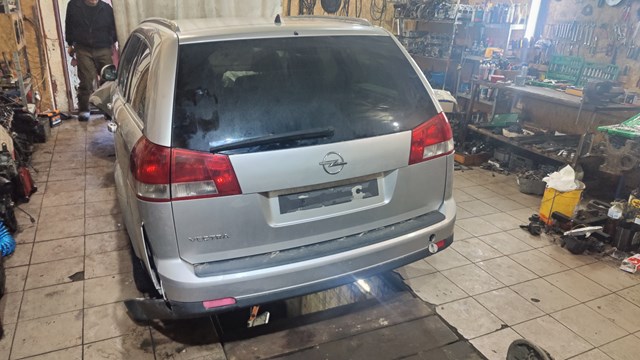 Двері пасажирськи задні ліві 124067 OPEL