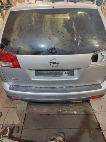 Задні двері багажника 126122 OPEL