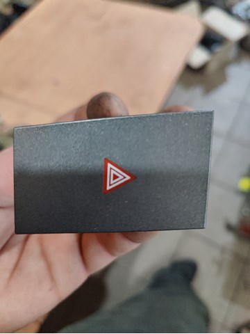 Кнопка аварійної сигналізації 13138255 GM