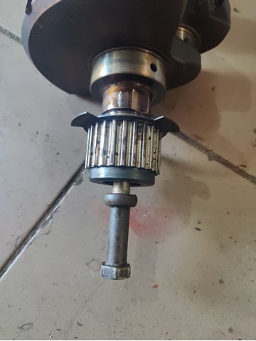 Шестерня приводу колонвала двигуна MD184894 MITSUBISHI