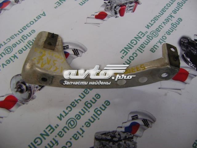 Кронштейн бампера заднього, правий 57707AG360 SUBARU
