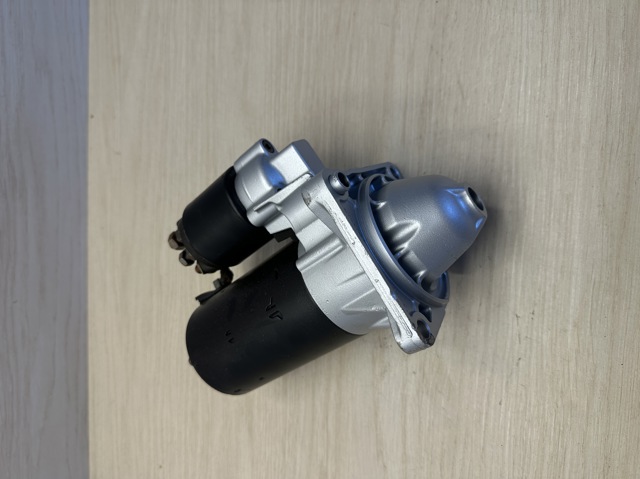 Стартер автомобільний 0001108202 BOSCH