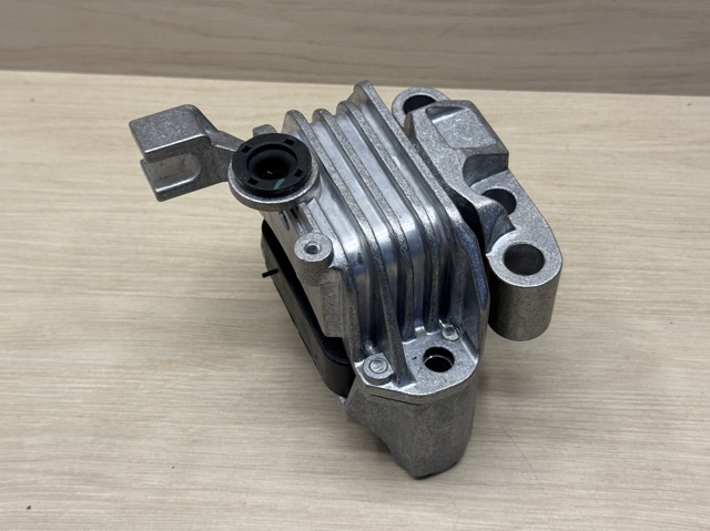 Подушка (опора) двигуна, права передня 51888093 FIAT