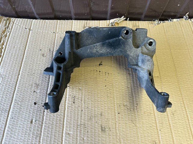 Кронштейн подушки коробки передач 55219008 FIAT
