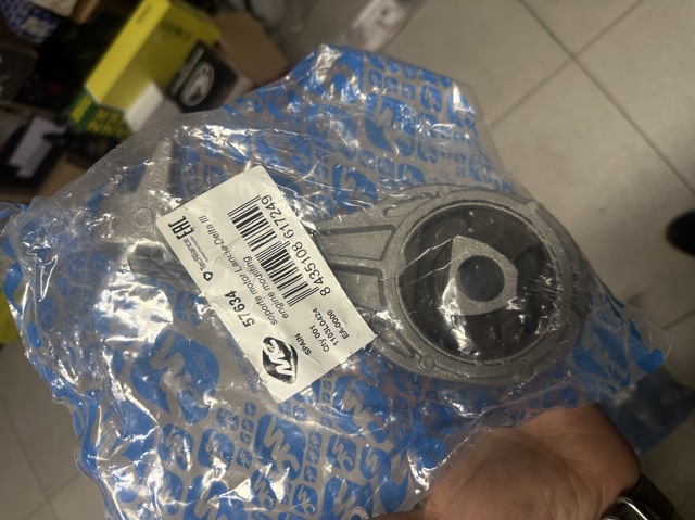 Подушка (опора) двигуна, ліва 57634 METALCAUCHO