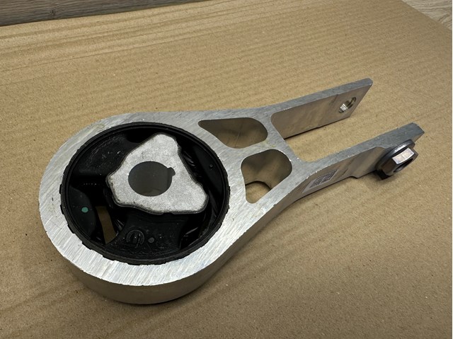 Задня подушка двигуна 68258599AA CHRYSLER