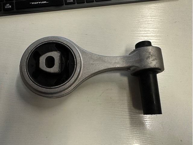 Опора двигуна задня 684347 OPEL