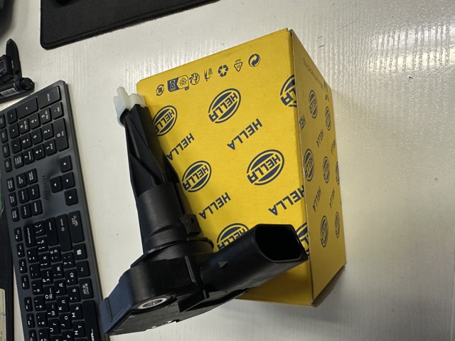 Датчик рівня мастила 6PR013680211 HELLA