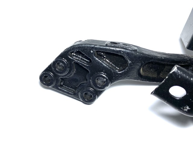 Права подушка мотора M111001310 CHERY