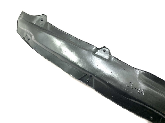 Подкрильнікі переднього крила, правий Чері Кімо