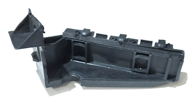 Ліве кріплення переднього бампера T112803571 CHERY