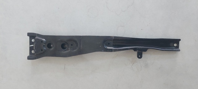 Підрамник двигуна 4000A021 MITSUBISHI