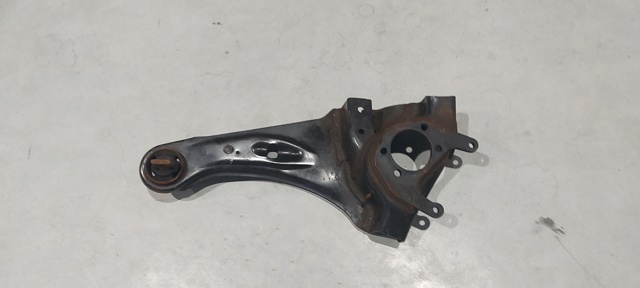 Цапфа поворотна права 4125A080 MITSUBISHI