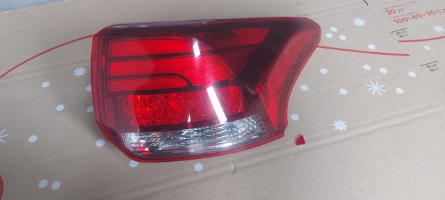 Фара задня права зовнішня 8330B174 MITSUBISHI