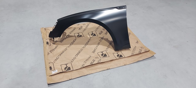 Ліве переднє крило 8W6821021A VAG