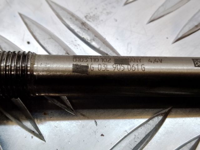 Свічки запалювання 03L905061G VAG