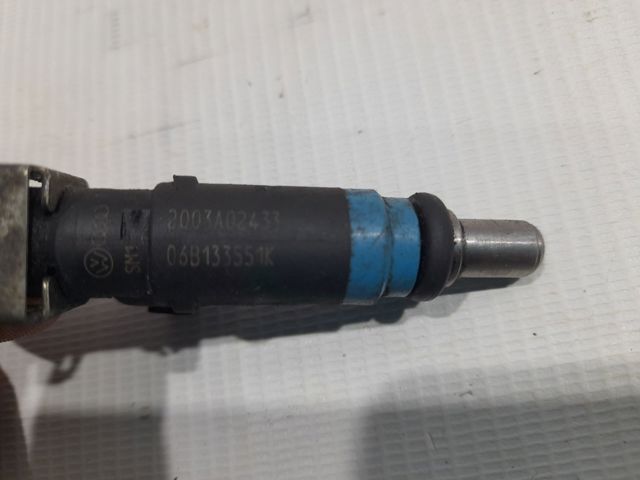 Форсунка вприску палива 06B133551K VAG
