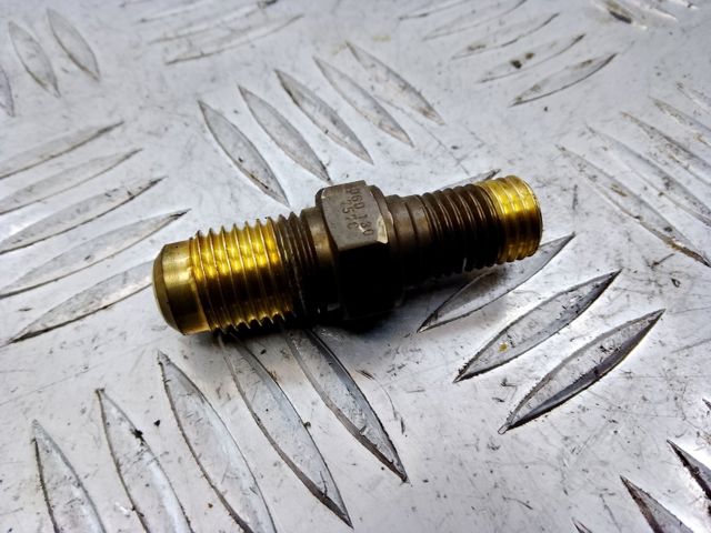 Зворотній клапан повернення палива 06D130757C VAG