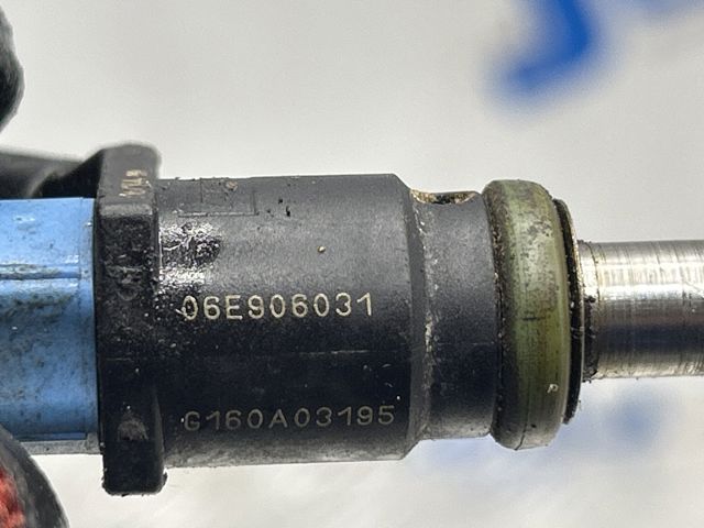 Форсунка дизельна в зборі, розпилювач + тримач 06E906031 VAG