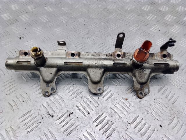 Паливна рампа 06J133317AB VAG