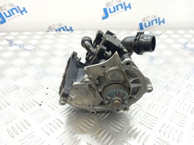 Помпа водяна, (насос) охолодження, в зборі з корпусом 06L121111H VAG