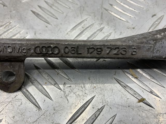 Кронштейн впускного колектора 06L129723B VAG