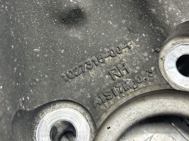 Кулак поворотний передній правий 102731600F TESLA