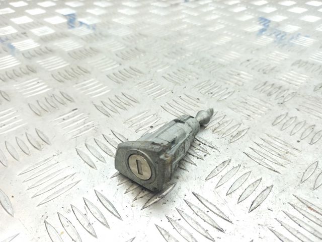Лічинка замка лівих дверей 107837167CL VAG