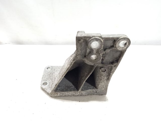 Кронштейн подушки (опори) двигуна, правої 11232JK50A NISSAN