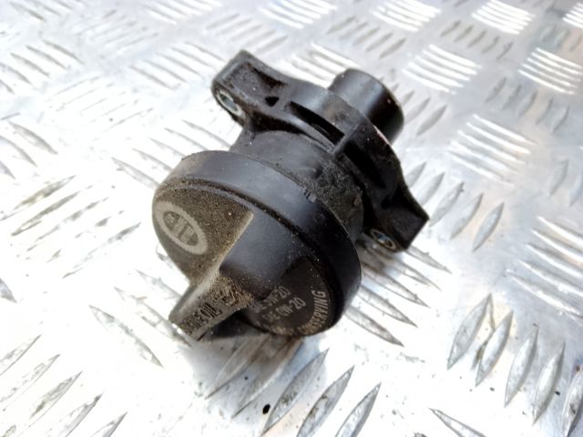 Кришка маслозаливной горловини 1218038020 TOYOTA