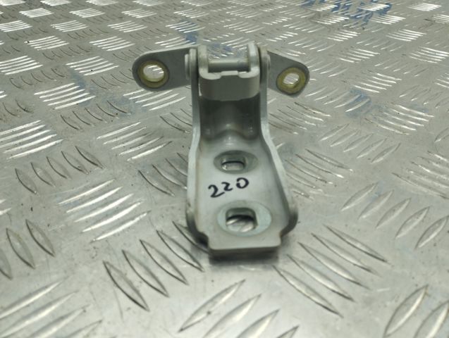 Петля передніх дверей лівих 13501711 GM
