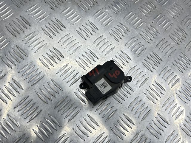 Двигун заслінки печі 150062700A TESLA